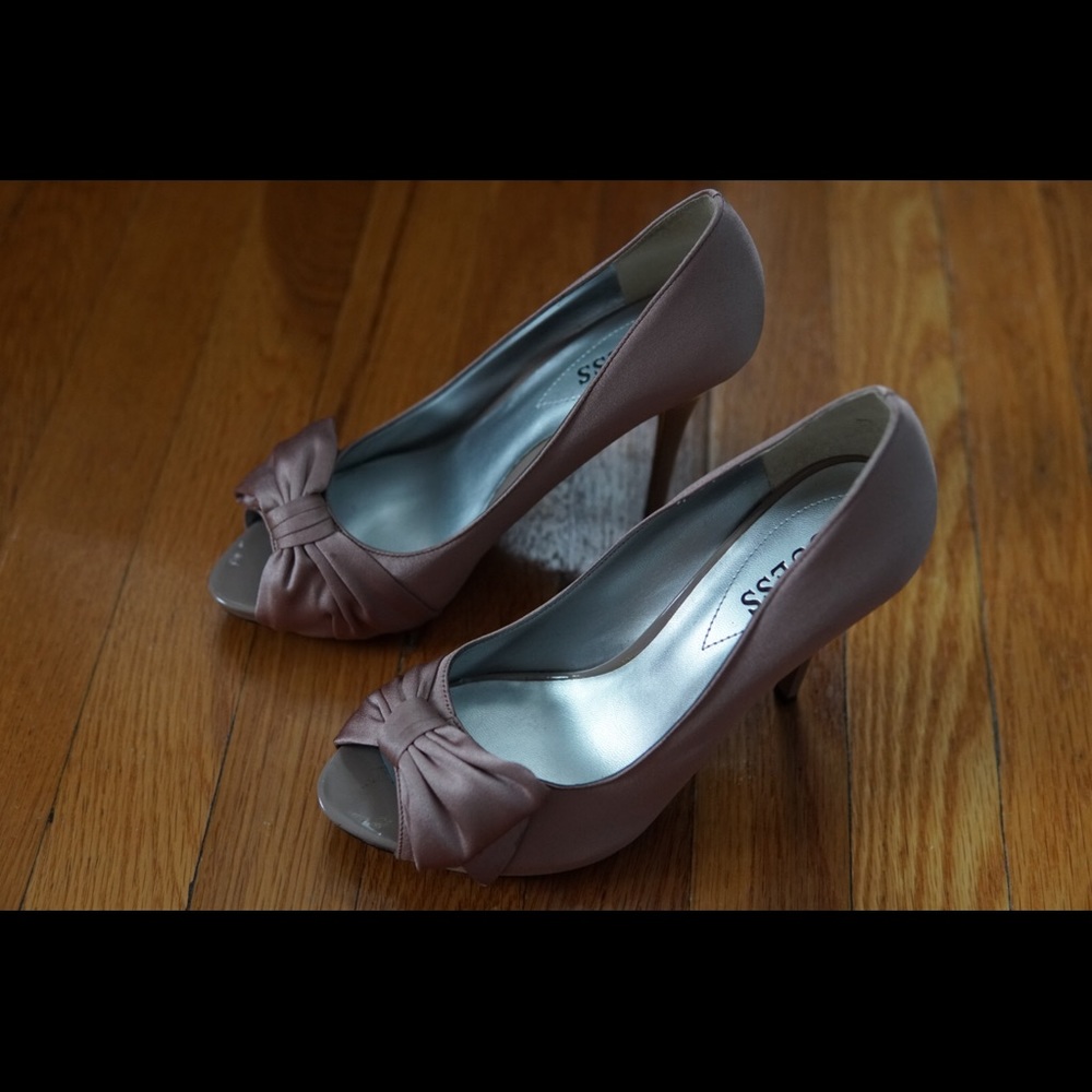 Guess open toe pumps